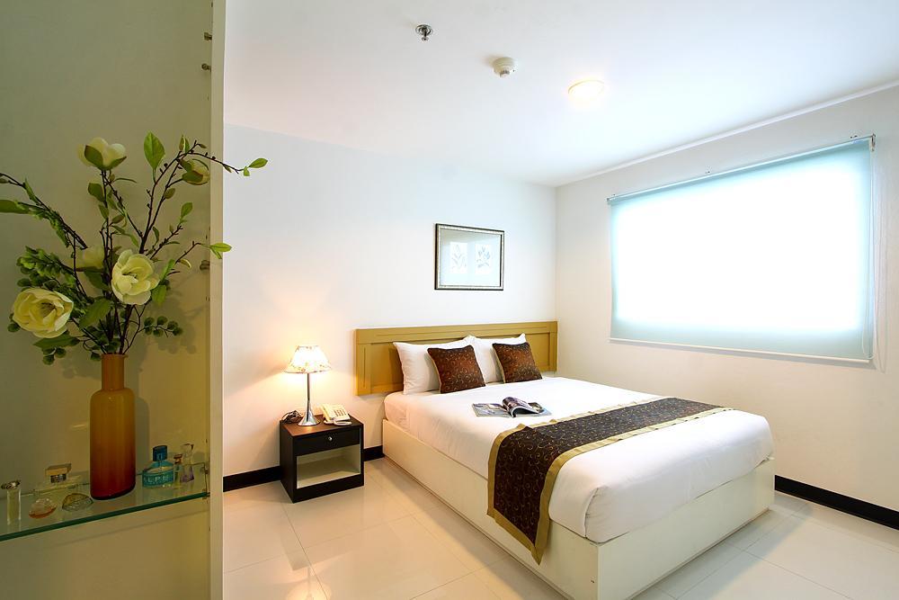 Laurel Suite Бангкок Номер фото