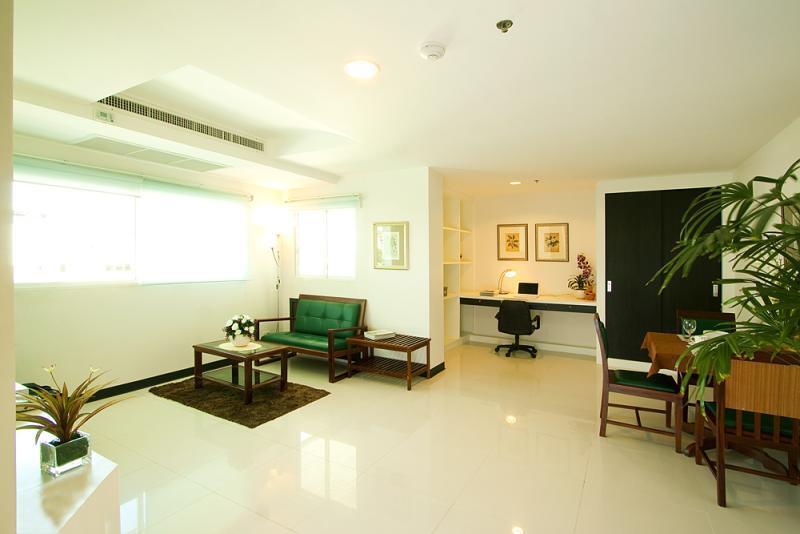 Laurel Suite Бангкок Номер фото