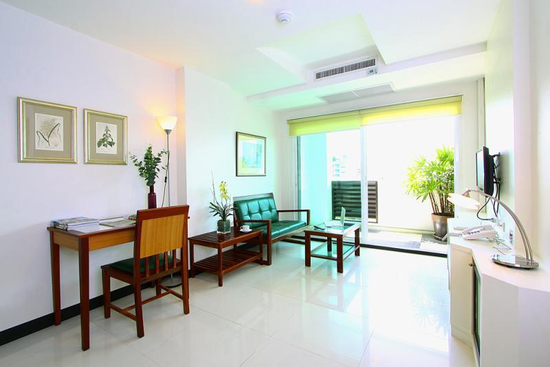 Laurel Suite Бангкок Номер фото